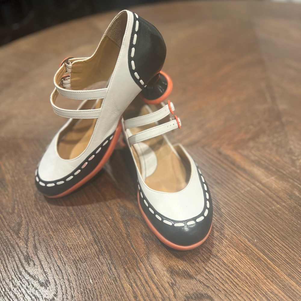 Stylish Black and White Mary Jane Flats - Picture 2 of 6